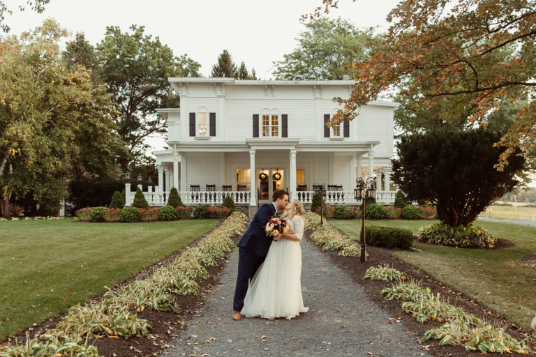 12 Incredible Finger Lakes Wedding Venues - www.bybridgetphoto.com